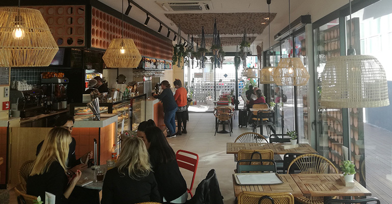 El aeropuerto de Barcelona estrena nuevo lounge bar, “Mediterranean Terrace»