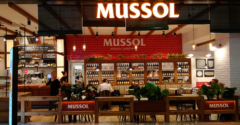 Grupo Ibersol abre un establecimiento Mussol en el Aeropuerto de Barcelona